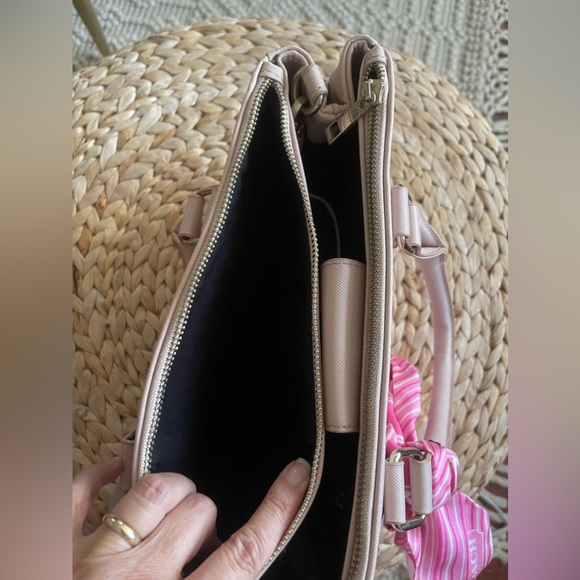 Cute Pink Hue Structured Purse 👛 Classic Style medium size - Picture 8 of 16